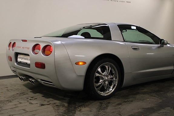 Chevrolet Corvette 9 of 30