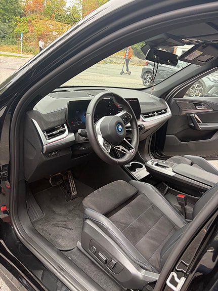 BMW iX1 6 of 6