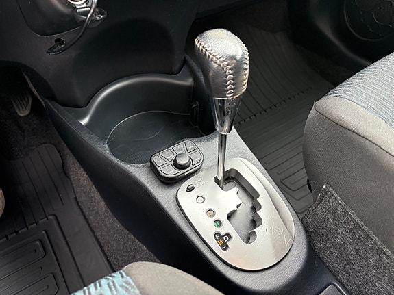 Toyota Yaris 25 of 30