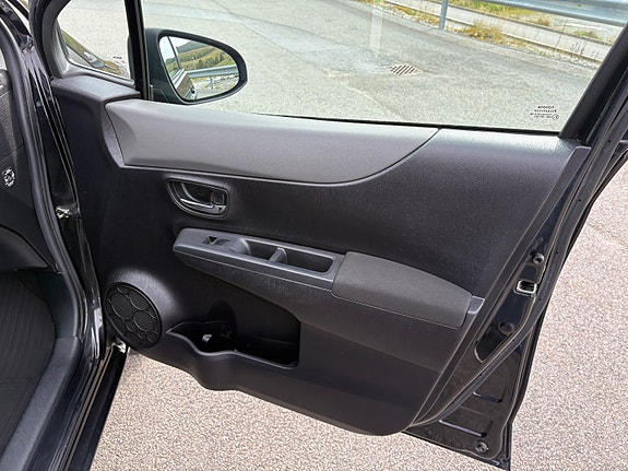 Toyota Yaris 20 of 30