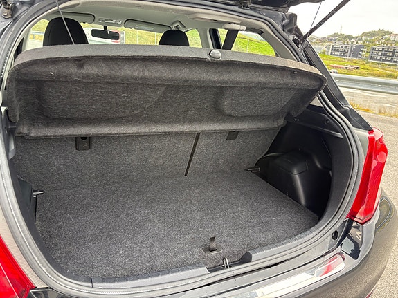 Toyota Yaris 16 of 30