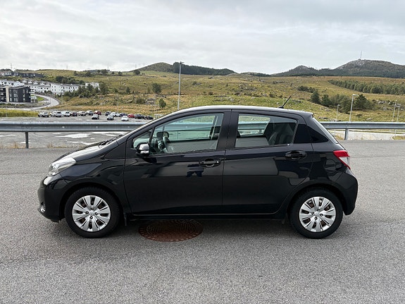 Toyota Yaris 6 of 30