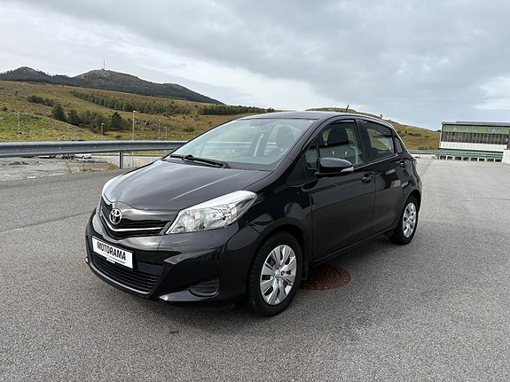 Toyota Yaris 7 of 30