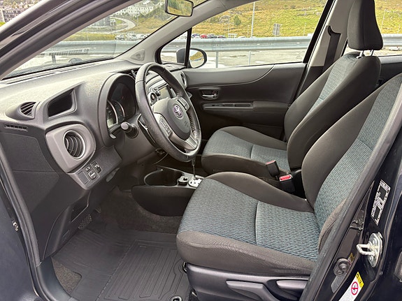 Toyota Yaris 10 of 30