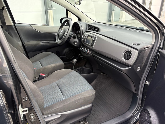 Toyota Yaris 21 of 30