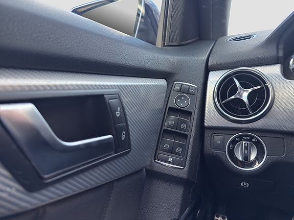 Mercedes-Benz GLK220 12 of 25