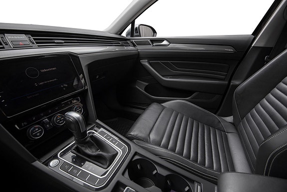 Volkswagen Passat Alltrack 13 of 30