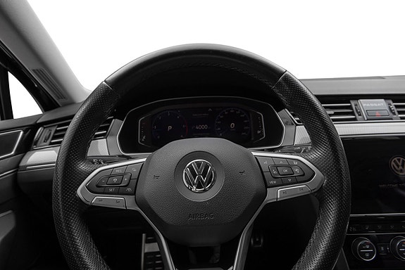 Volkswagen Passat Alltrack 16 of 30