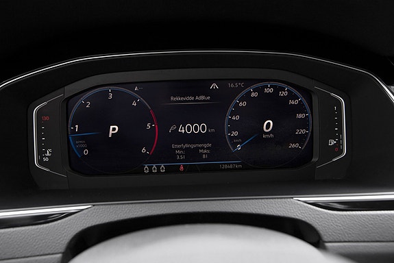 Volkswagen Passat Alltrack 17 of 30