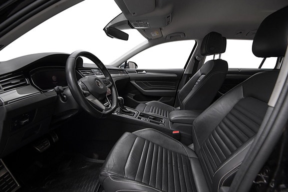 Volkswagen Passat Alltrack 12 of 30