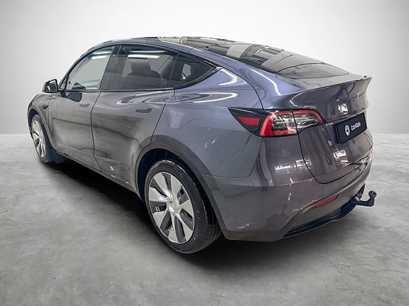 Tesla Model Y 3 of 27
