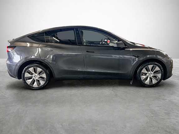 Tesla Model Y 6 of 27