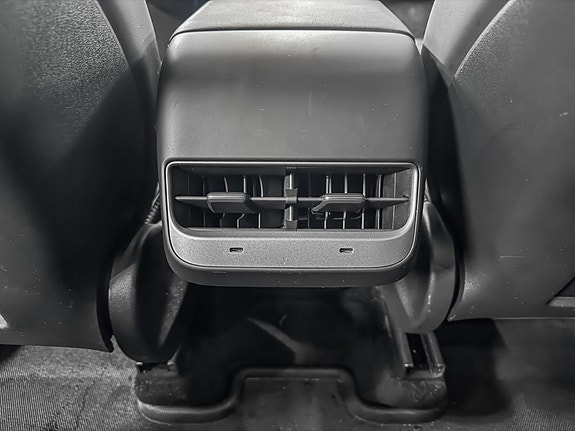 Tesla Model Y 20 of 27