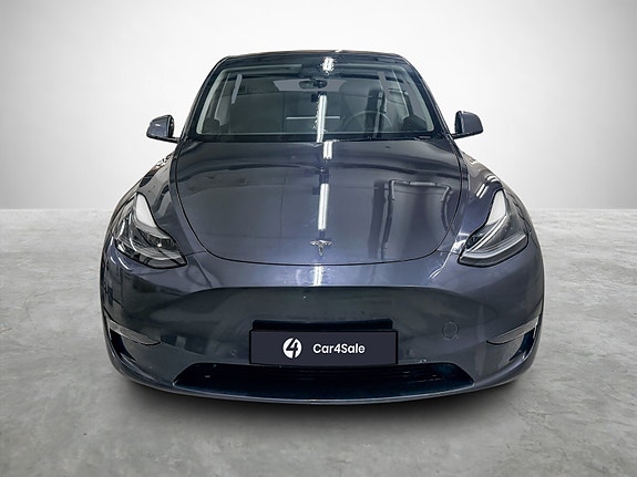 Tesla Model Y 8 of 27