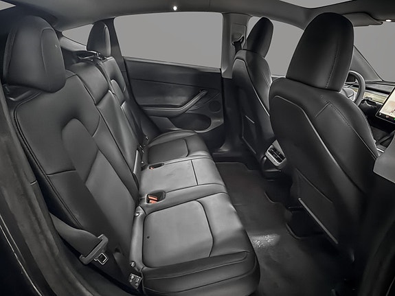Tesla Model Y 19 of 27