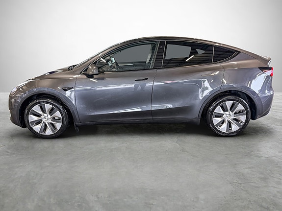 Tesla Model Y 2 of 27