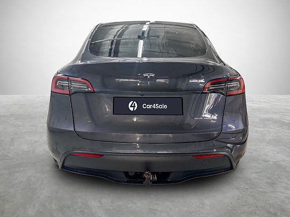 Tesla Model Y 4 of 27