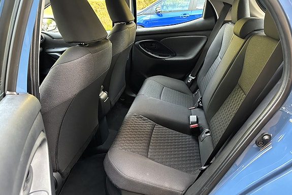 Toyota Yaris 11 of 29