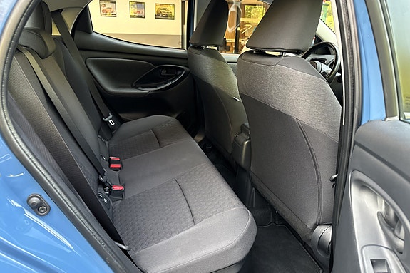 Toyota Yaris 13 of 29