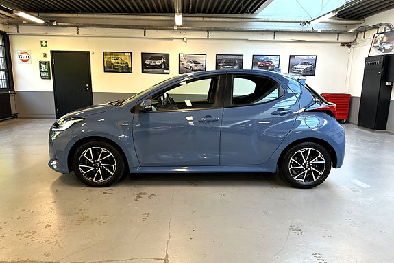 Toyota Yaris 2 of 29
