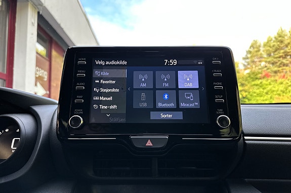 Toyota Yaris 24 of 29