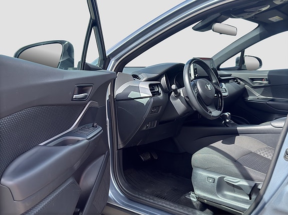 Toyota C-HR 10 of 24