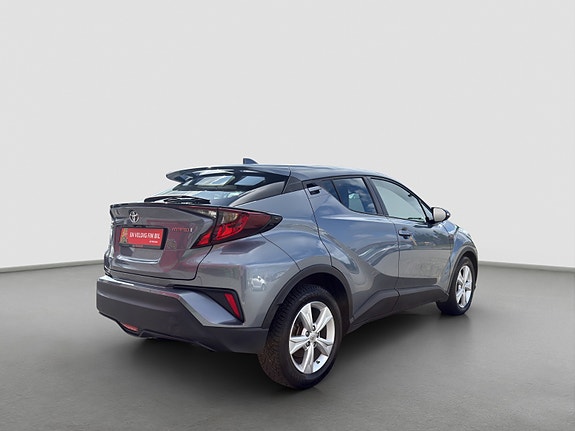 Toyota C-HR 6 of 24