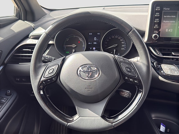 Toyota C-HR 13 of 24