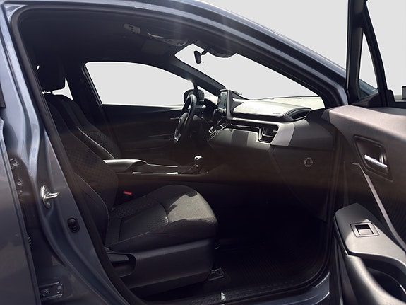 Toyota C-HR 22 of 24