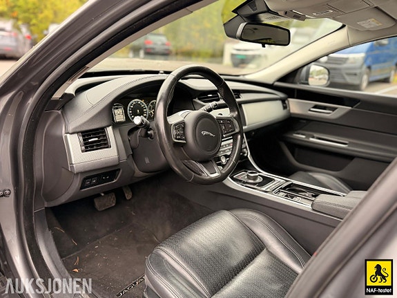 Jaguar XF 12 of 30