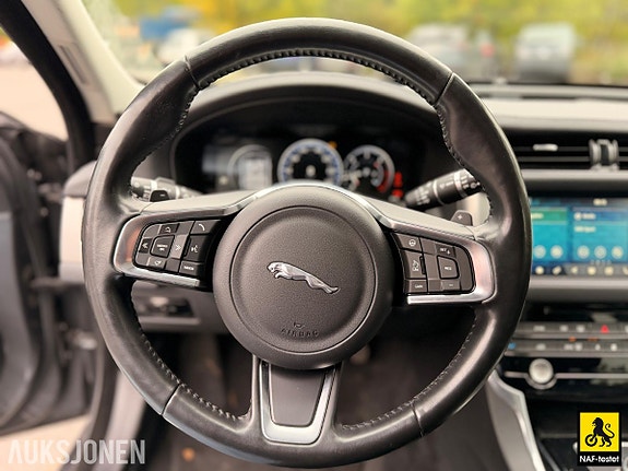 Jaguar XF 15 of 30