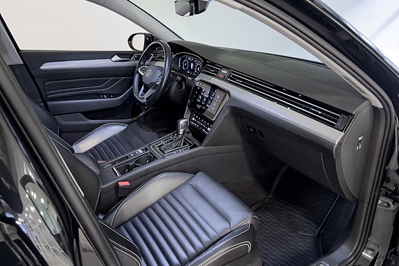 Volkswagen Passat 15 of 30