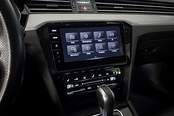 Volkswagen Passat 18 of 30