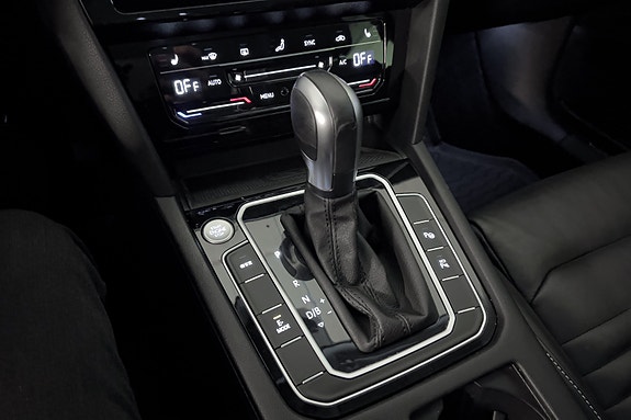 Volkswagen Passat 17 of 30