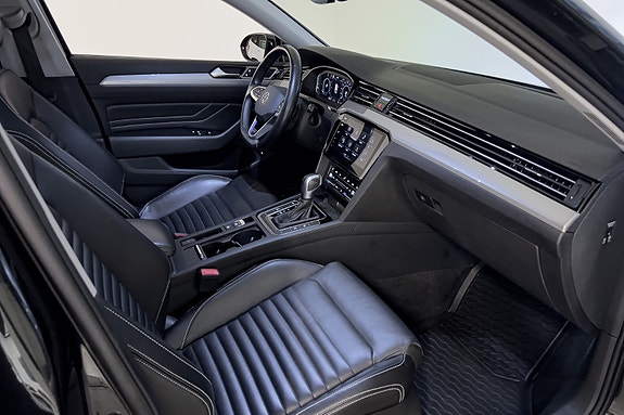 Volkswagen Passat 13 of 30