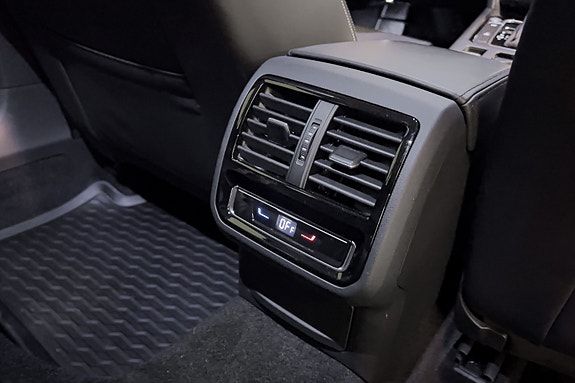 Volkswagen Passat 27 of 30