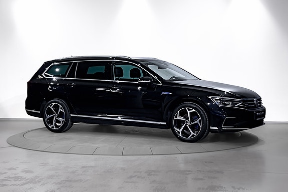 Volkswagen Passat 5 of 30