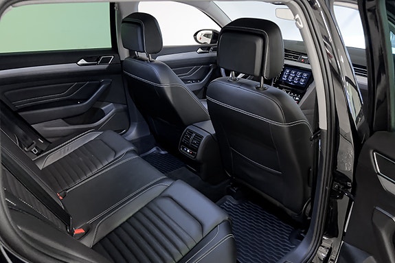 Volkswagen Passat 28 of 30