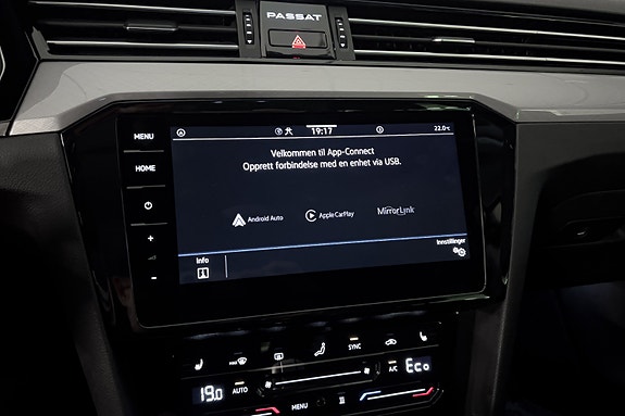 Volkswagen Passat 22 of 30
