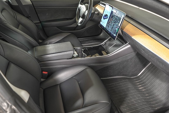Tesla Model 3 13 of 20