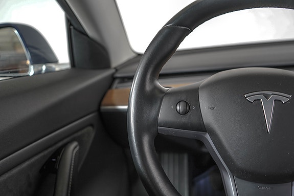 Tesla Model 3 16 of 20