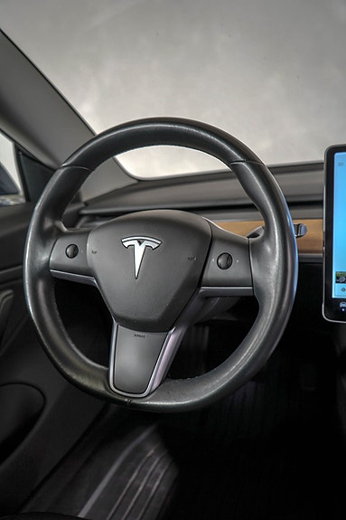 Tesla Model 3 14 of 20