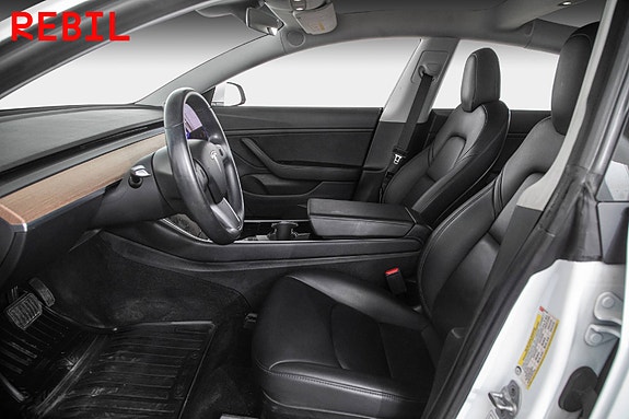 Tesla Model 3 8 of 26