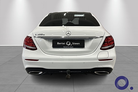 Mercedes-Benz E300 e 8 of 30