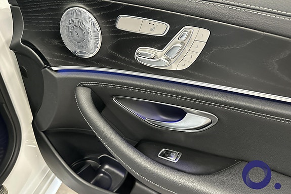 Mercedes-Benz E300 e 27 of 30