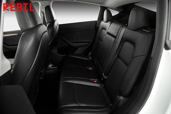 Tesla Model Y 10 of 27