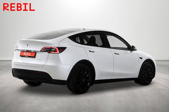 Tesla Model Y 7 of 27