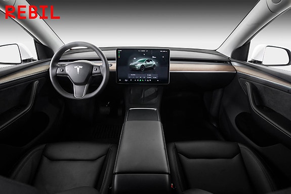 Tesla Model Y 11 of 27
