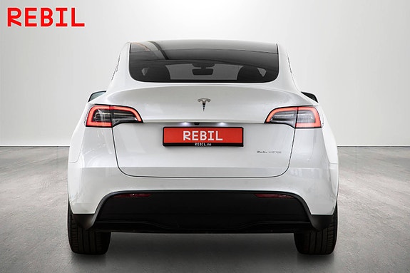 Tesla Model Y 6 of 27