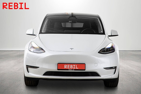 Tesla Model Y 3 of 27
